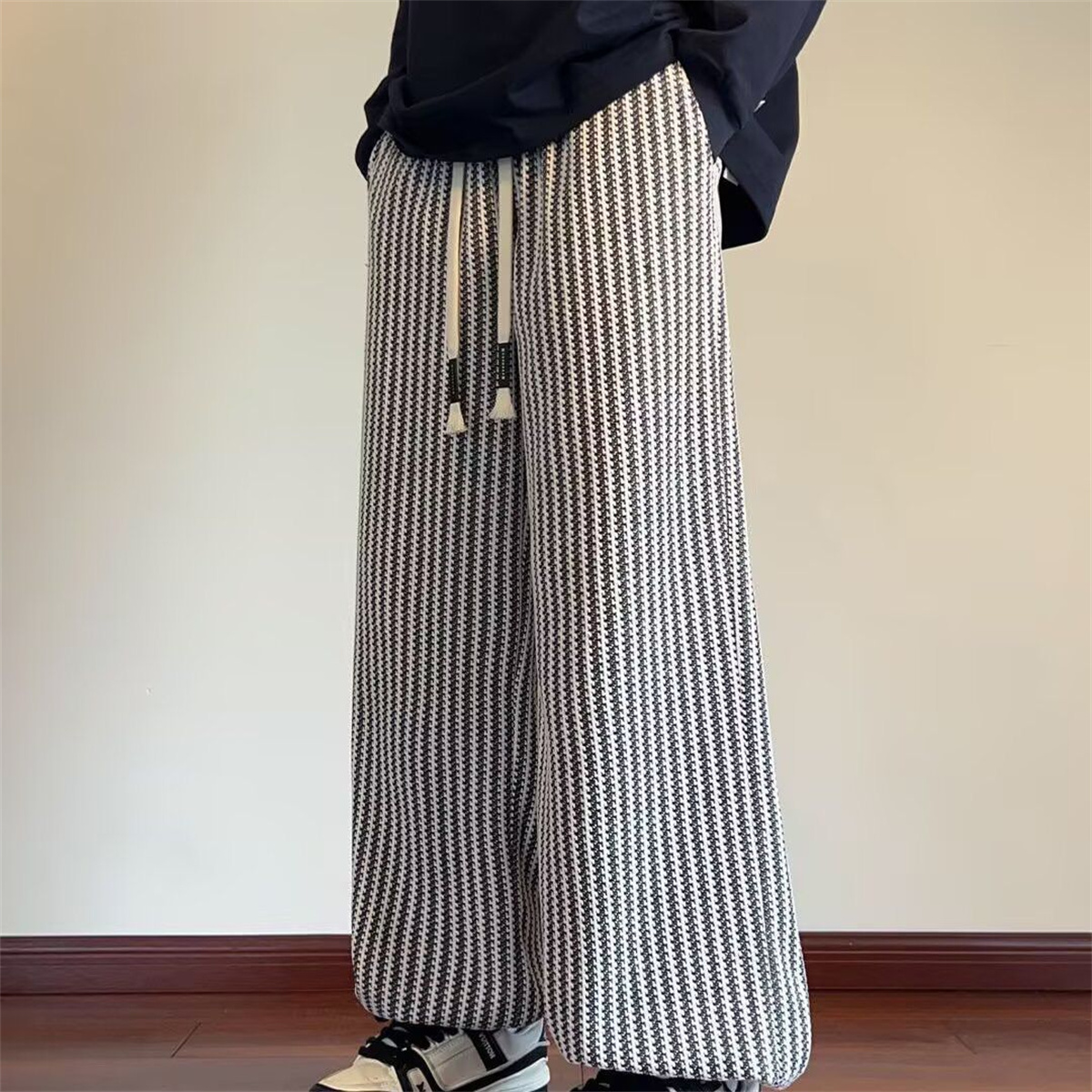 Mens Fashion Trends 2026 - 2026年夏新作 メンズストライプ柄カジュアルパンツ ルーズワイドレッグストレートパンツ ファッション性の高い万能レジャートレンド
