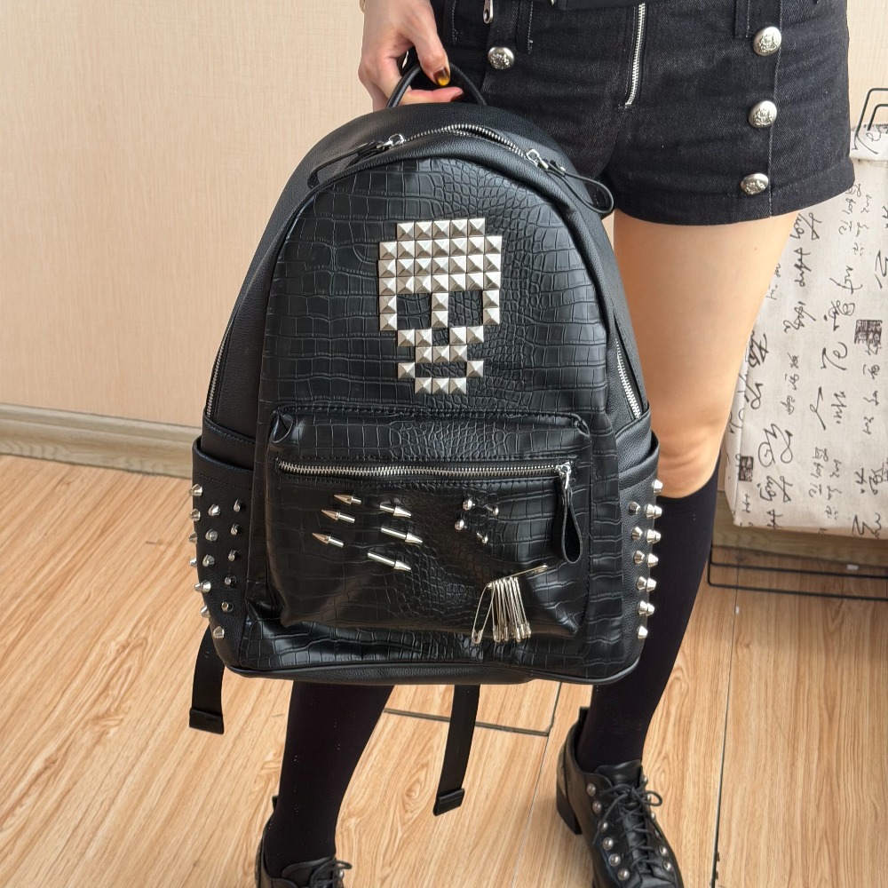 Mens Fashion Zip Up - オリジナルブラッククロコダイルパターンスカルリベットバックパックピン装飾ストリートファッションコンピュータスクールバッグ男性と女性用