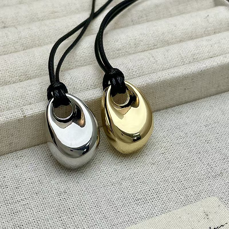 韓国黒皮ロープシルバーカラービーンペンダントネックレス女性男 - Mens Fashion Trends 2026 のレビューと価格
